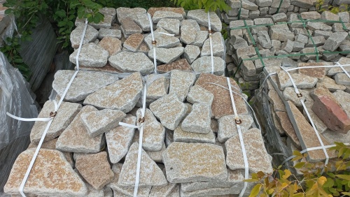 Плитняк гранитный галтованный купить в Москве