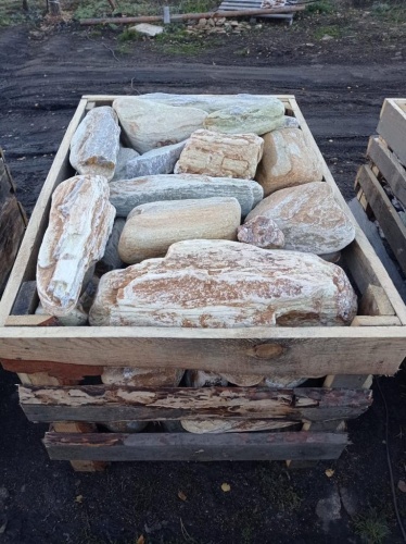 Златолит жёлтый, жёлто-зелёный глыбки и валуны для ланшафтного дизайна купить в Москве