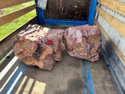 Ландшафтные глыбы красно-фиолетовые 200-1000 килограмм купить в Москве
