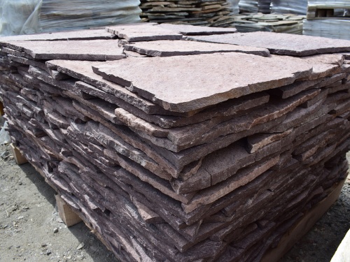 Плитняк лемезит бордовый для облицовки цоколя 20-25 мм  купить в Москве