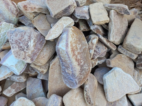 Златолит жёлтый, жёлто-зелёный глыбки и валуны для ланшафтного дизайна купить в Москве