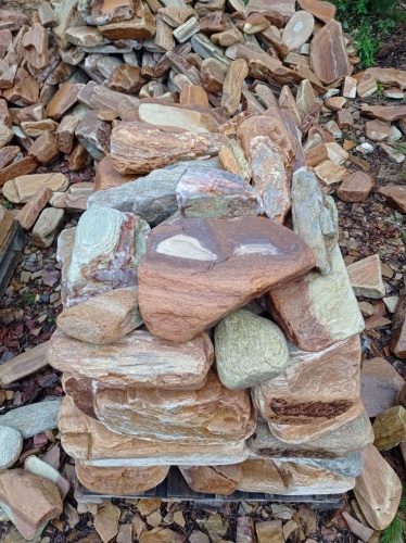 Златолит жёлтый, жёлто-зелёный глыбки и валуны для ланшафтного дизайна купить в Москве