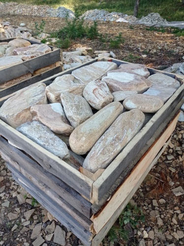 Златолит жёлтый, жёлто-зелёный глыбки и валуны для ланшафтного дизайна купить в Москве