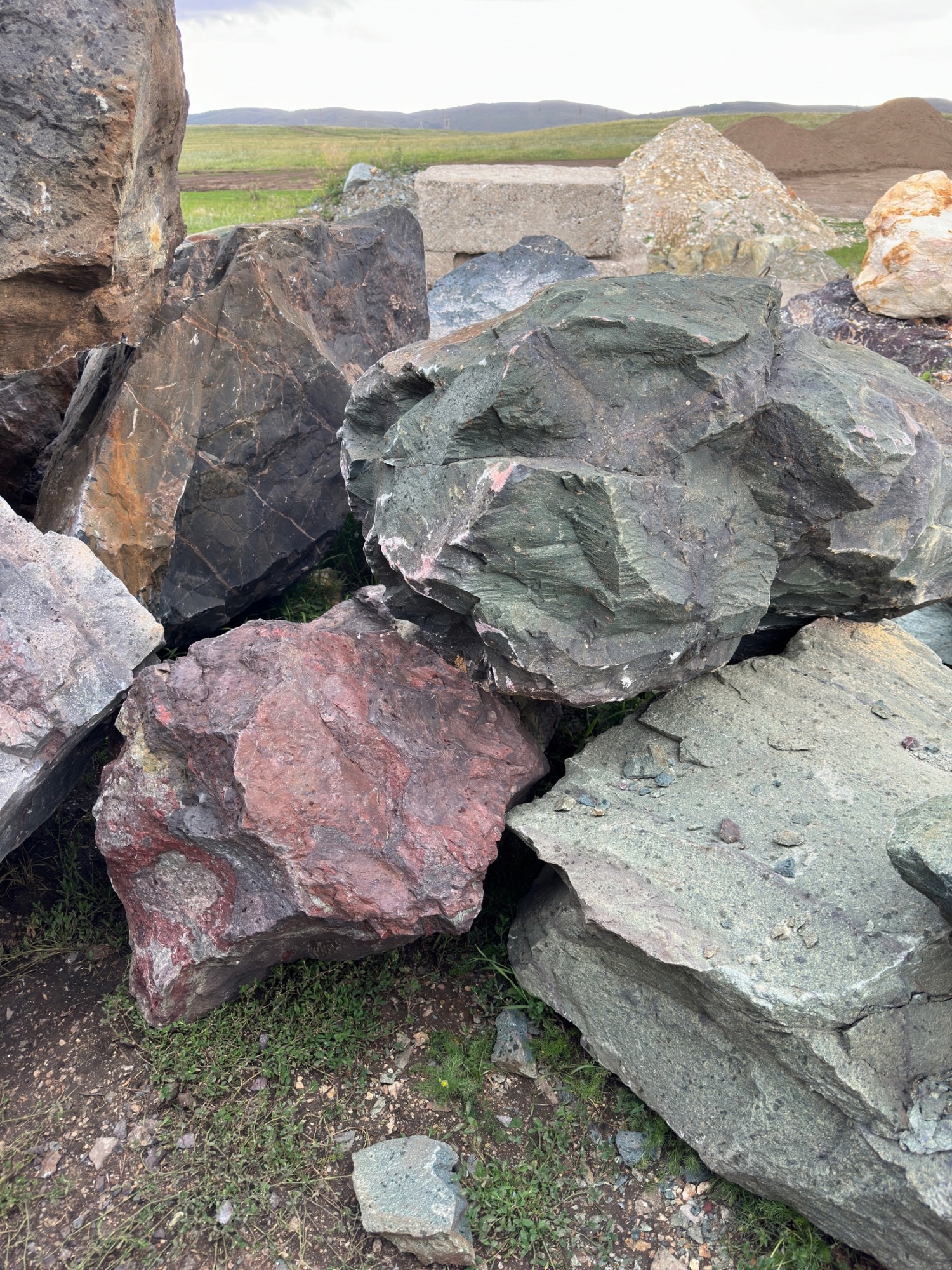 Камни для ландшафтного дизайна зелёные 10-60 килограмм купить в Москве