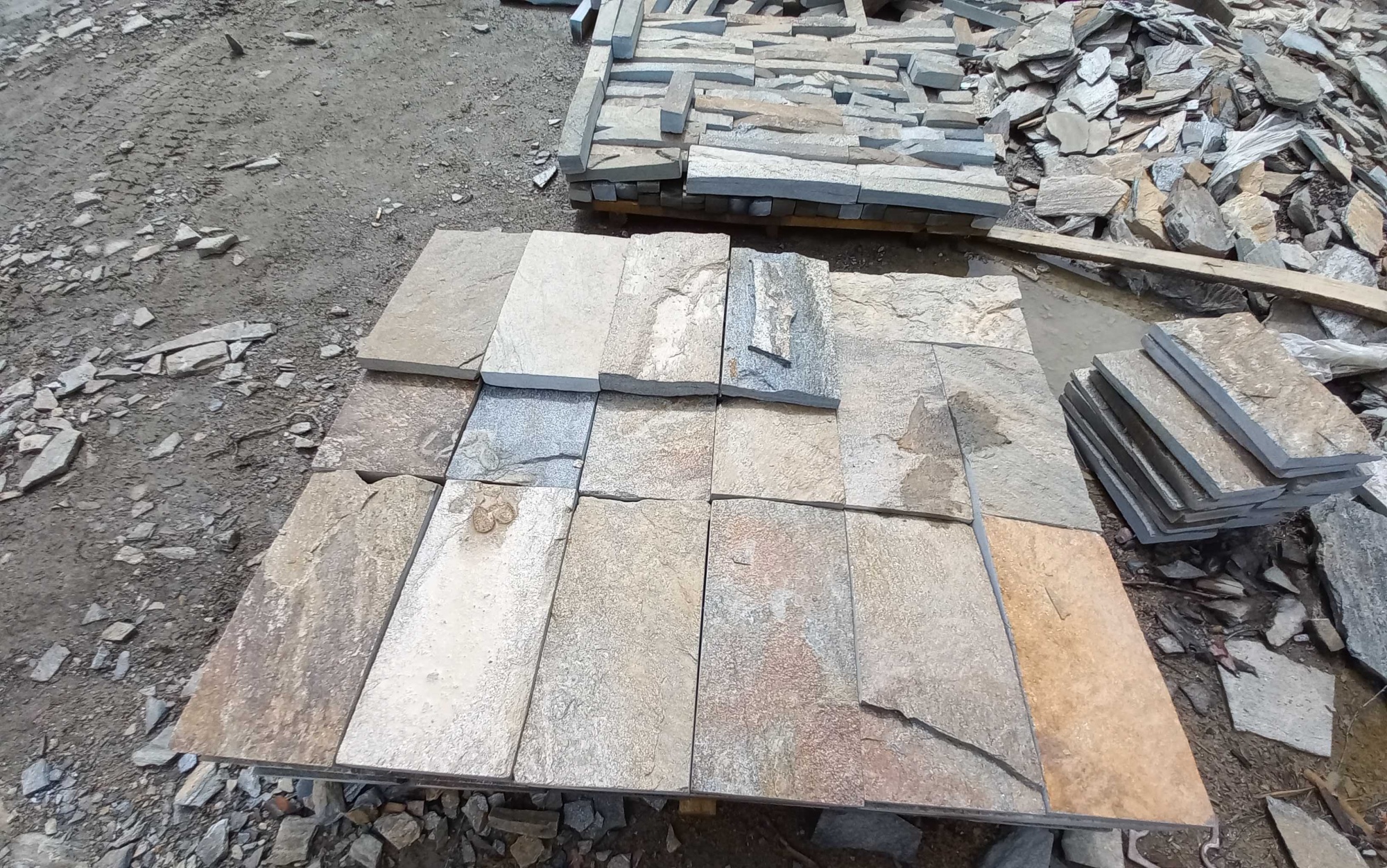 Плитка пилёная златолит Уральский для цоколя, отмостки купить в Москве