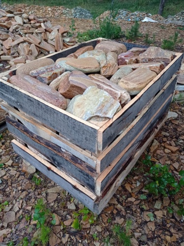 Златолит жёлтый, жёлто-зелёный глыбки и валуны для ланшафтного дизайна купить в Москве