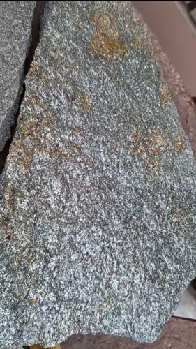 Плитняк златолит серебристый для цоколя, отмостки купить в Москве