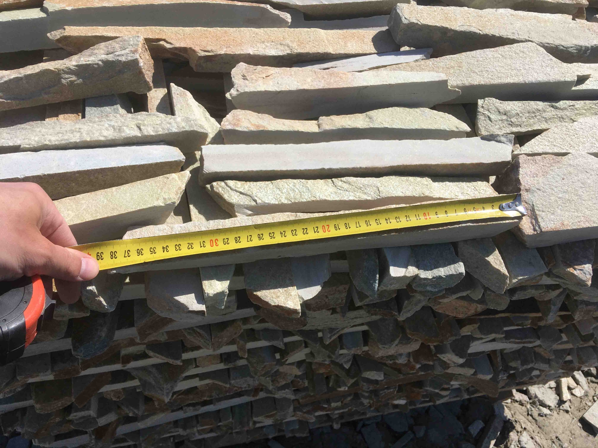 Горбушка златолит золотистый для облицовки купить в Москве