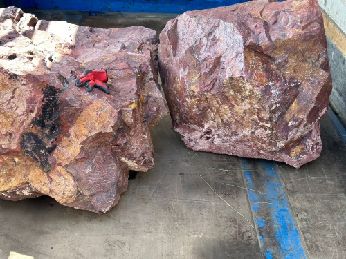 Ландшафтные глыбы красно-фиолетовые 200-1000 килограмм купить в Москве