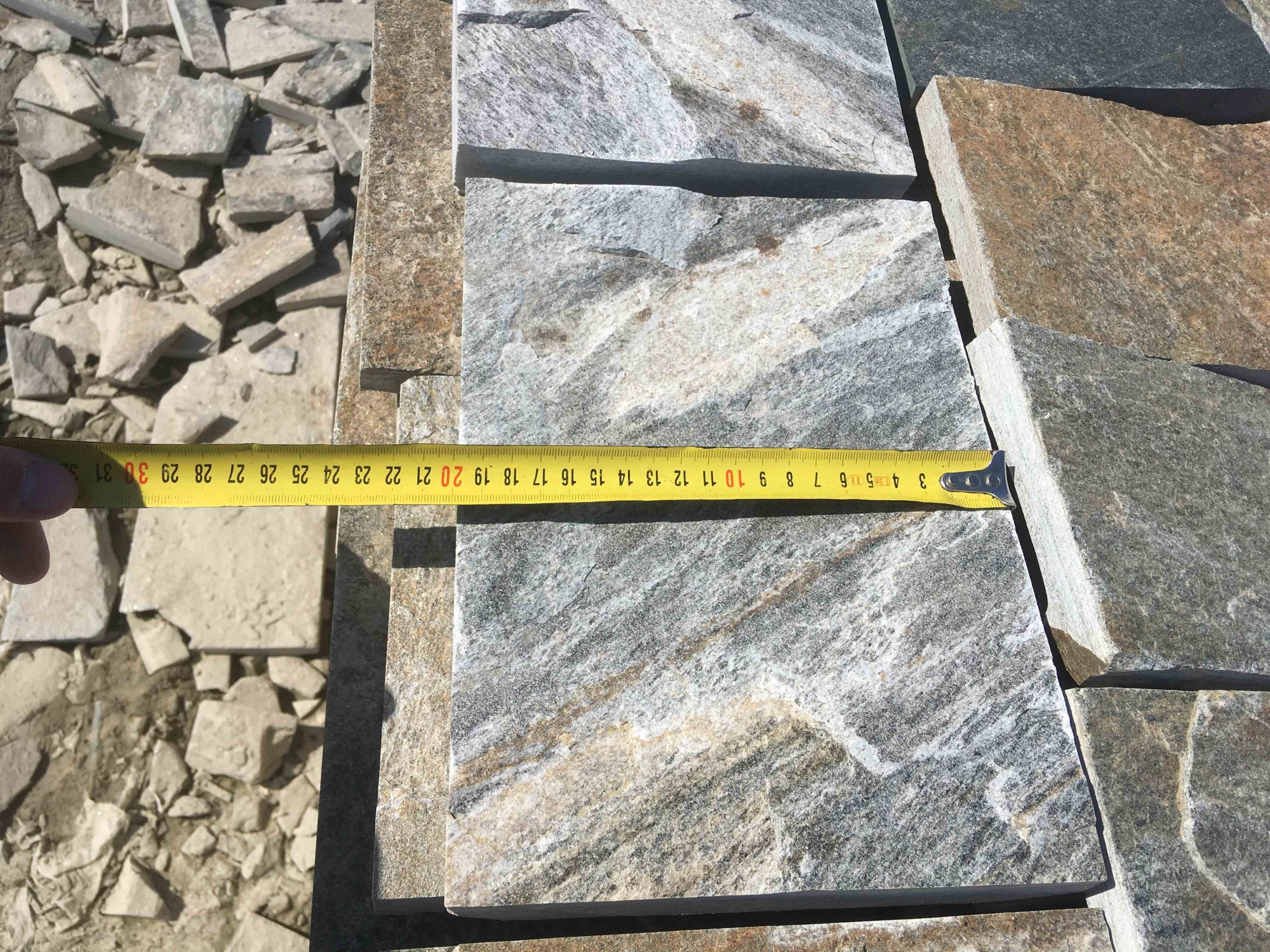 Плитка пилёная златолит Уральский для цоколя, отмостки купить в Москве