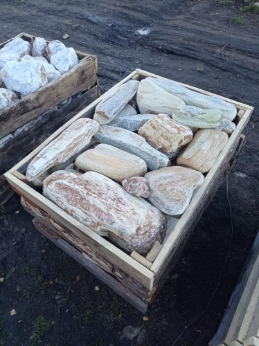 Златолит жёлтый, жёлто-зелёный глыбки и валуны для ланшафтного дизайна купить в Москве