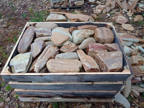 Златолит жёлтый, жёлто-зелёный глыбки и валуны для ланшафтного дизайна купить в Москве