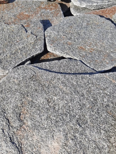 Златолит серебристый галтованный для лестниц купить в Москве