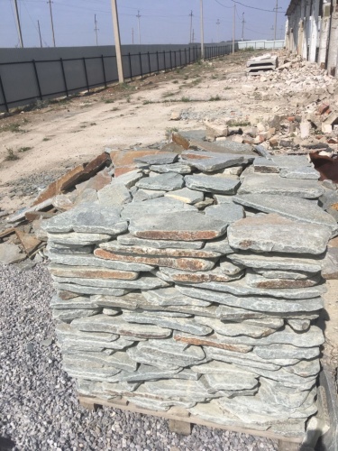 Златолит серебристый галтованный для лестниц купить в Москве