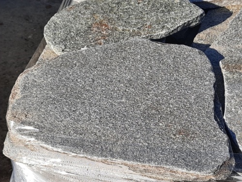 Златолит серебристый галтованный для лестниц купить в Москве